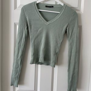 New unworn Brandy Melville Astrid V Neck Sweater Top One-size